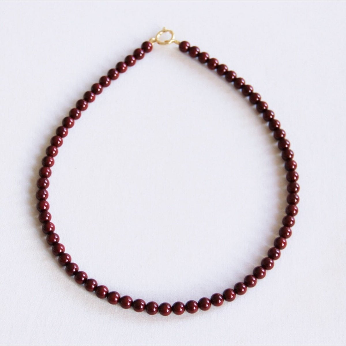 Natuurstenen kleine kralenketting - bordeaux - Selva & Co