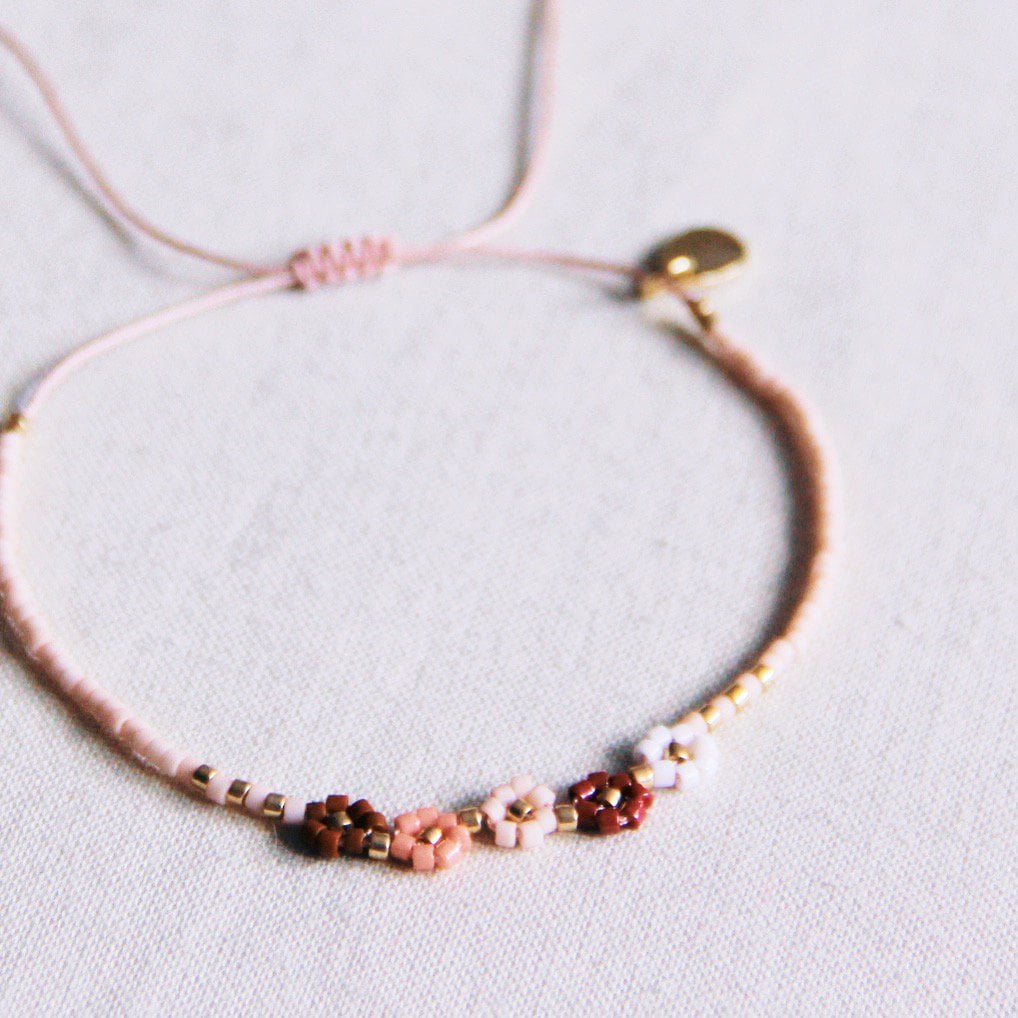 Miyuki bracelet with 5 mini daisy flowers - mix nude - Selva & Co
