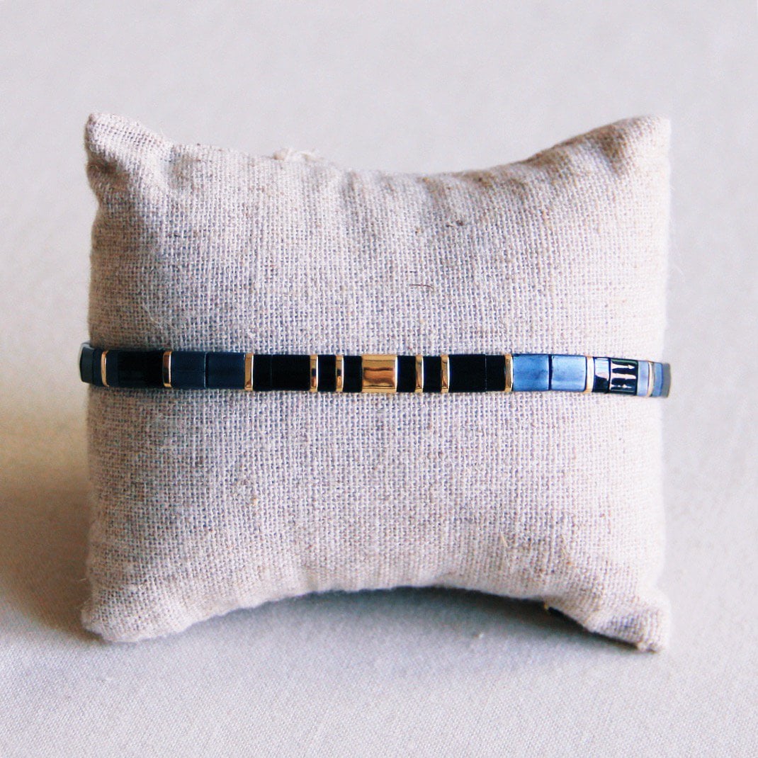 Tilabead armband zwart/goud verguld - Selva & Co