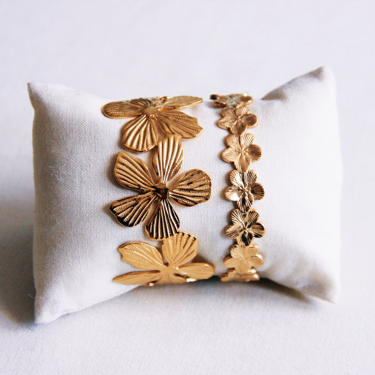 Bangle bloemen - goud - Selva & Co