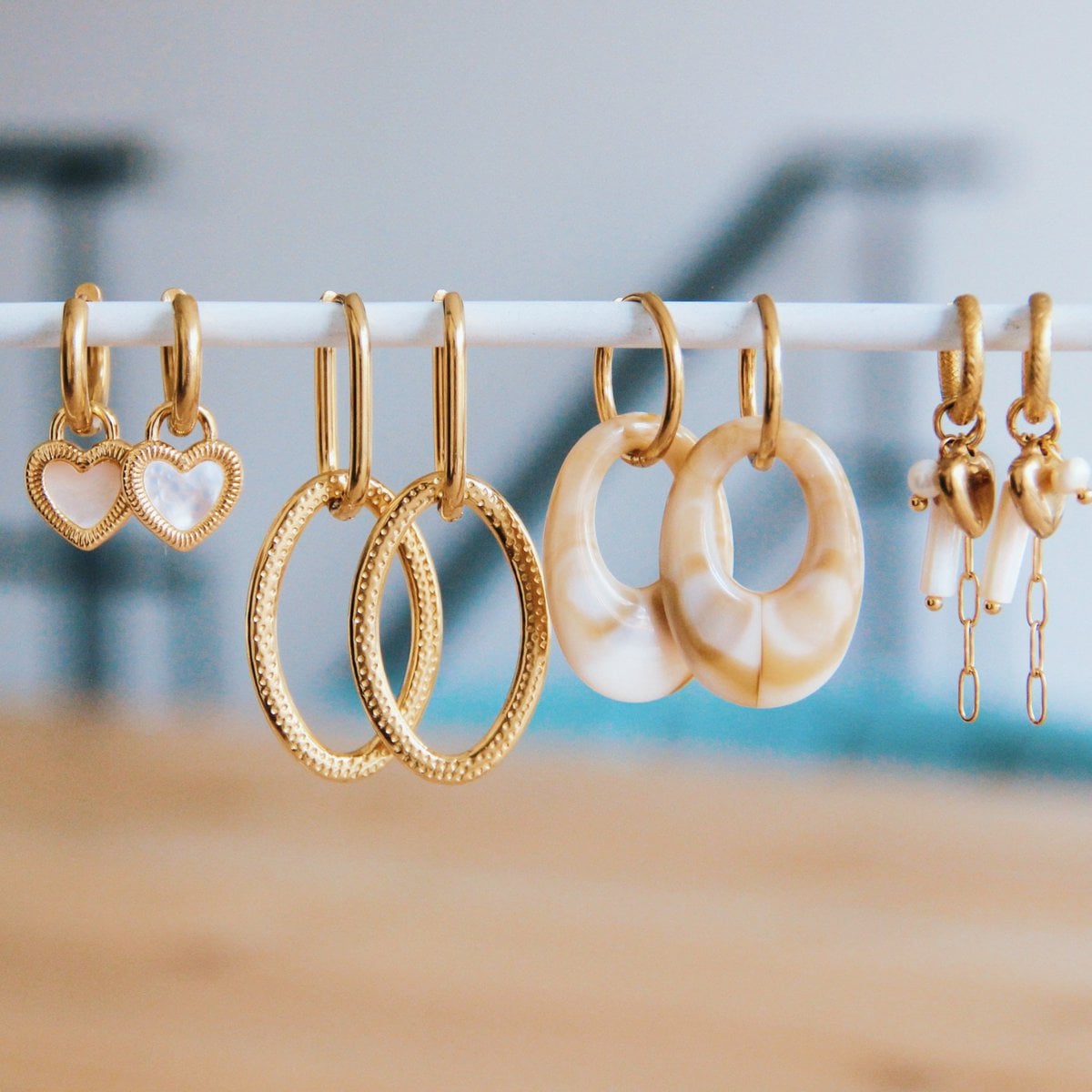 Stainless steel earring with resin drop – mixed/gold - Selva & Co