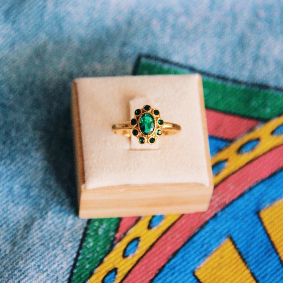 Vintage ring van roestvrij staal met groene stenen - goud - Selva & Co