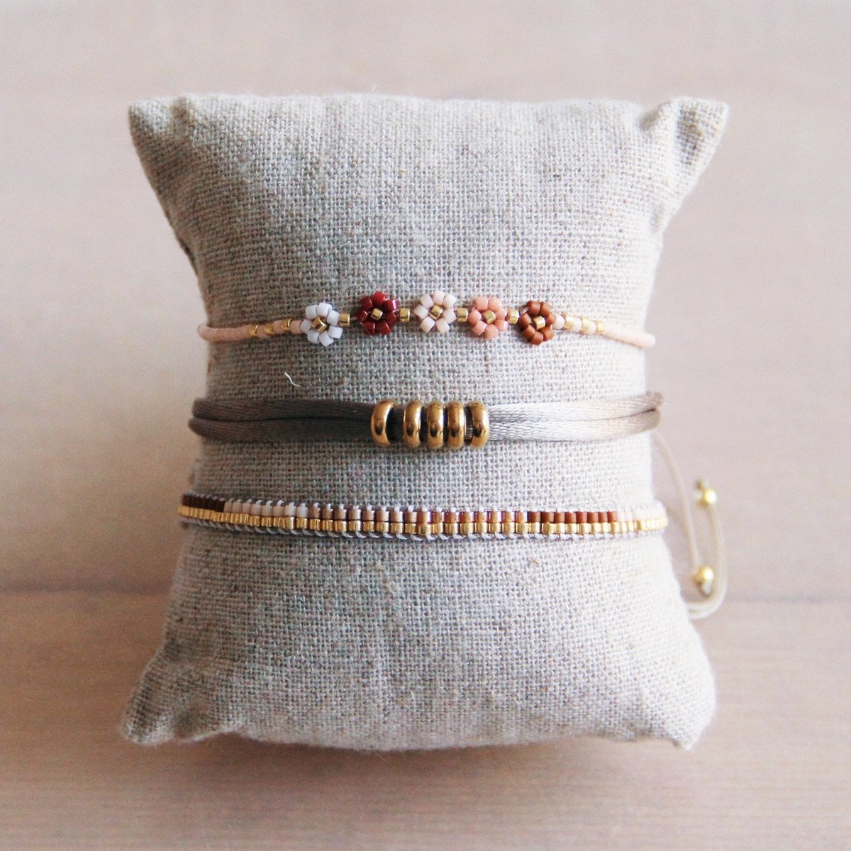 Miyuki bracelet with 5 mini daisy flowers - mix nude - Selva & Co