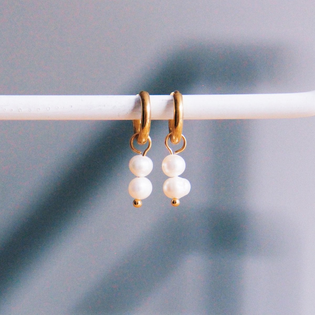 SS352 - Stainless steel creoles with 2 freshwater pearls - gold - Selva & Co