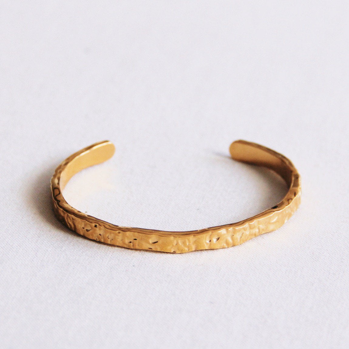 Bangle gedeukt - goud - Selva & Co
