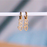 RVS oorbellen met 3 schuine hartjes - goud - Selva & Co