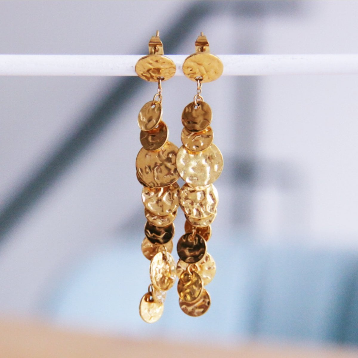 Stud earrings with a chain of coins - Selva & Co