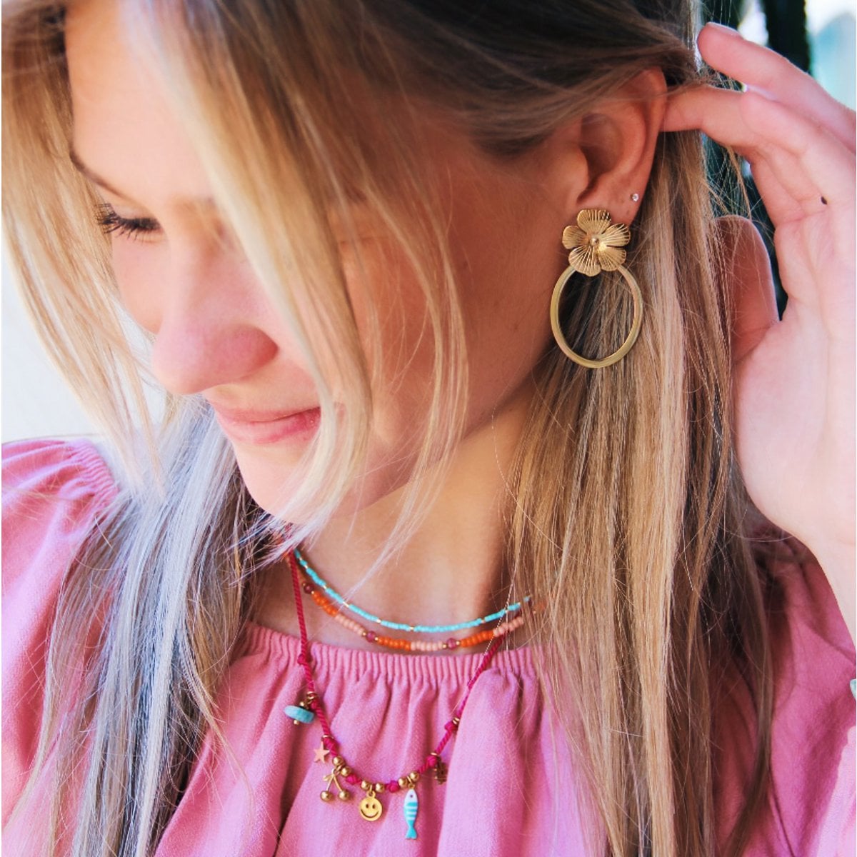Ovale statement oorringen met bloem - goud - Selva & Co