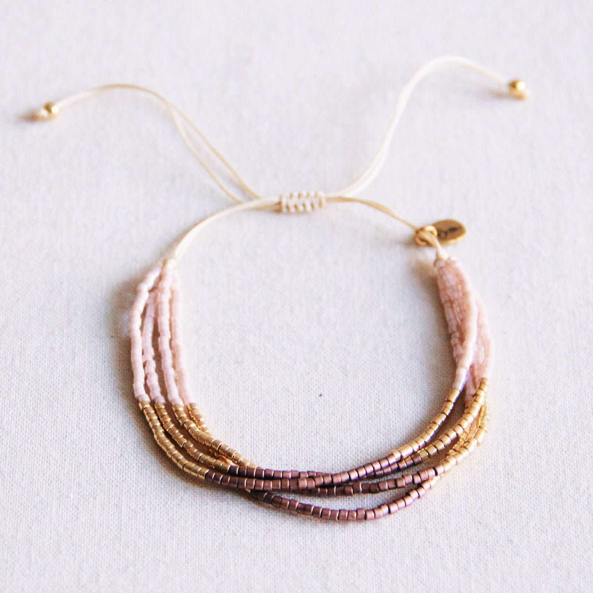 Viervoudige miyuki armband - naakt/taupe/goud verguld - Selva & Co