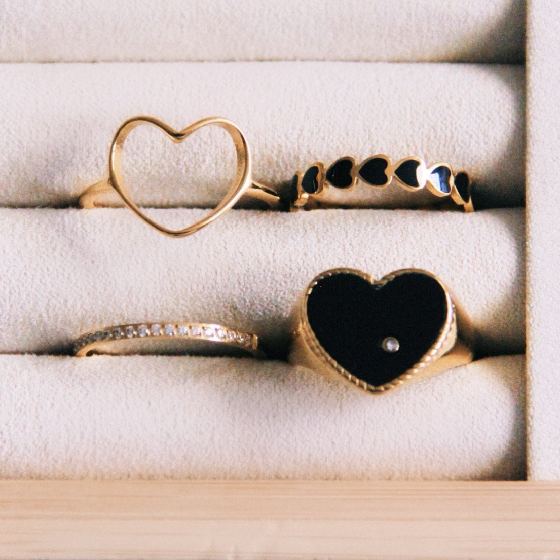 R654: Steel ring mother of pearl heart - Selva & Co