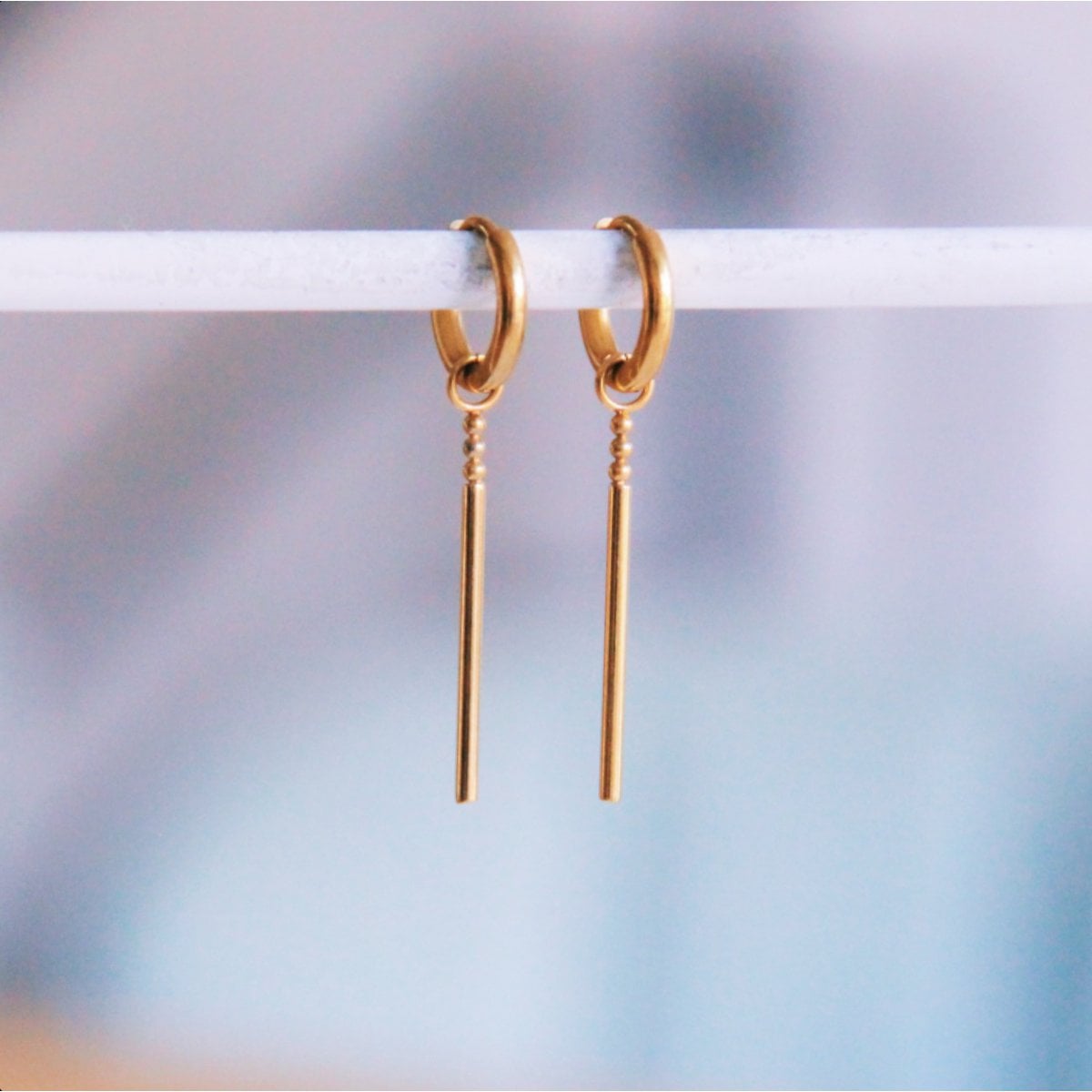 Stainless steel hoop earrings with bar and dots - gold - Selva & Co