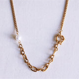 Schakelketting met ronde sluiting, parel en versierde schakels - Selva & Co