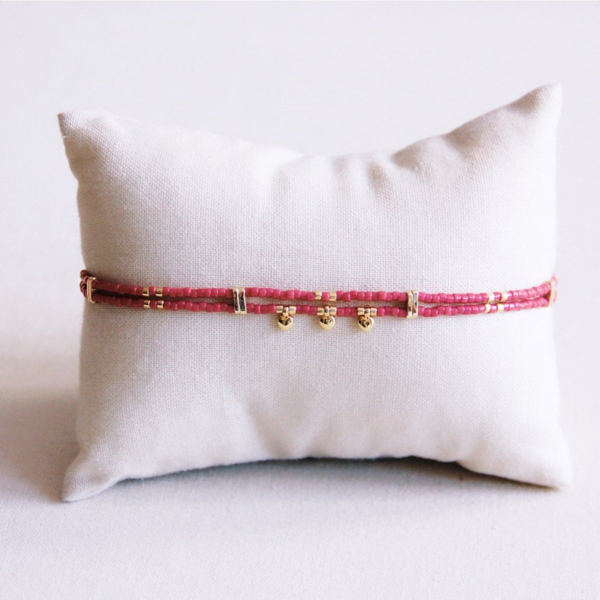 Double miyuki bracelet with 3 mini hearts - magenta - Selva & Co