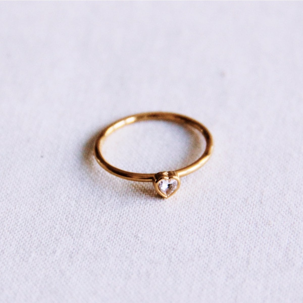 Minimalistische ring met kristallen hart - wit - Selva & Co