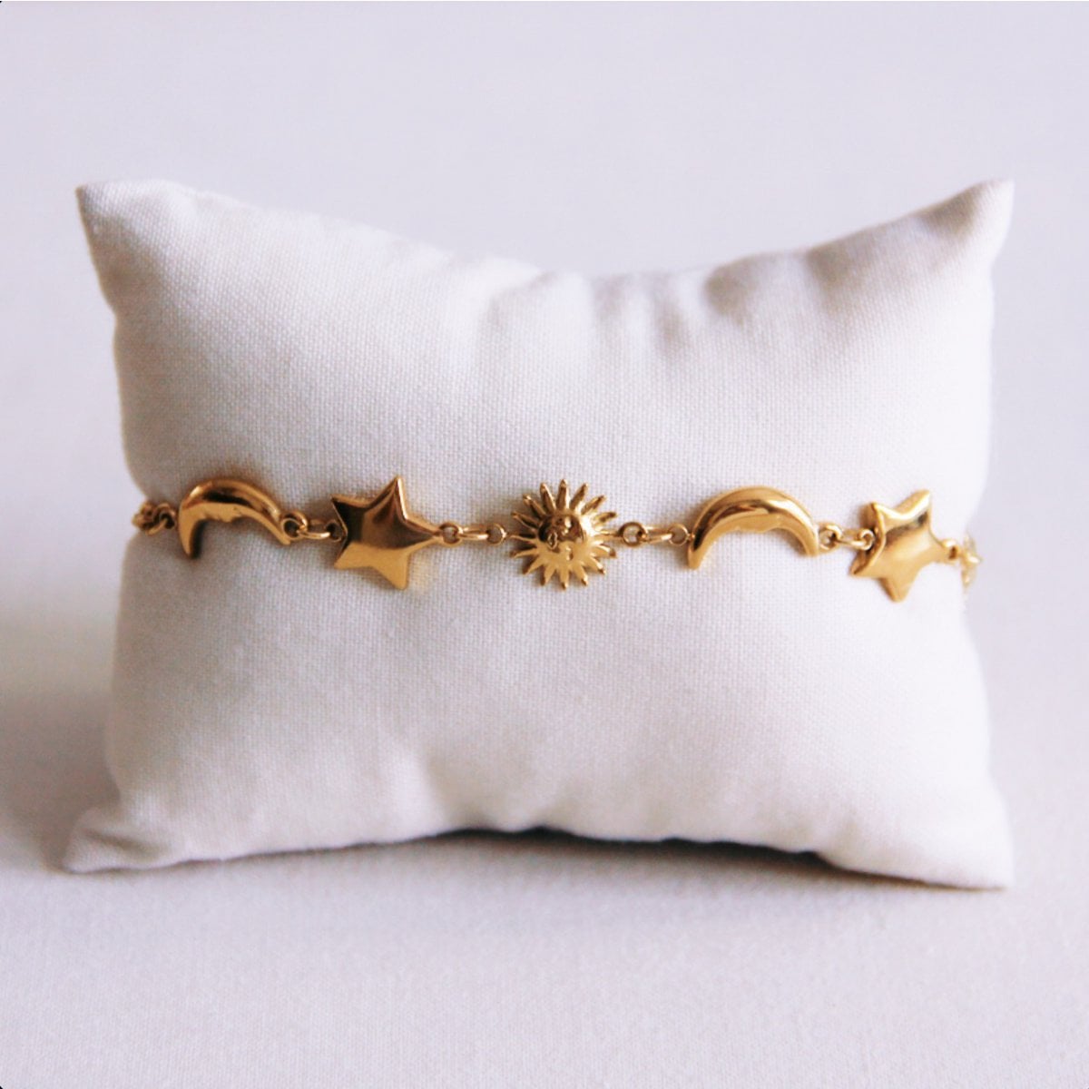 Schakelarmband met zon, maan en ster - goud - Selva & Co