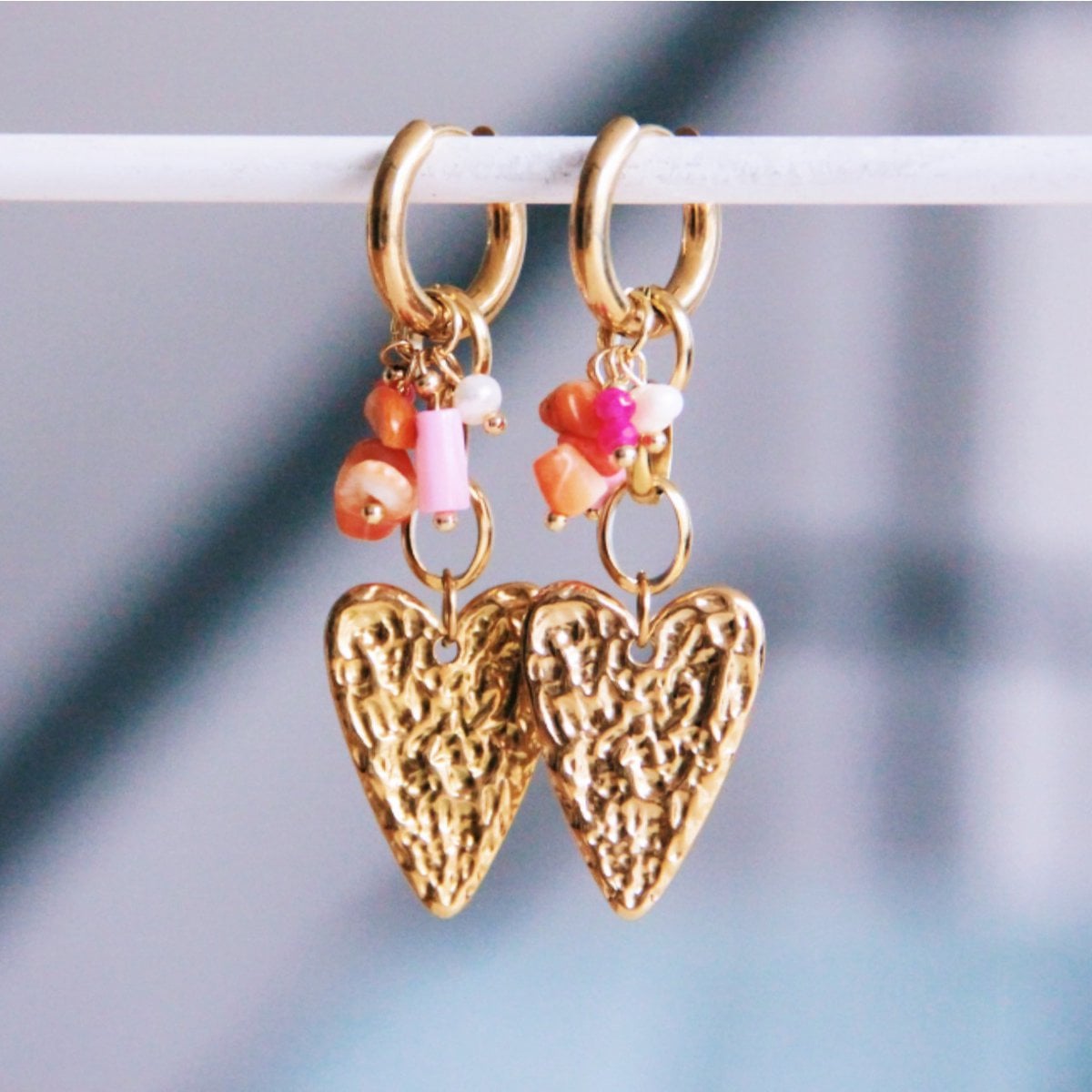 Oorringen met ketting, hart en cluster - roze/oranje - Selva & Co