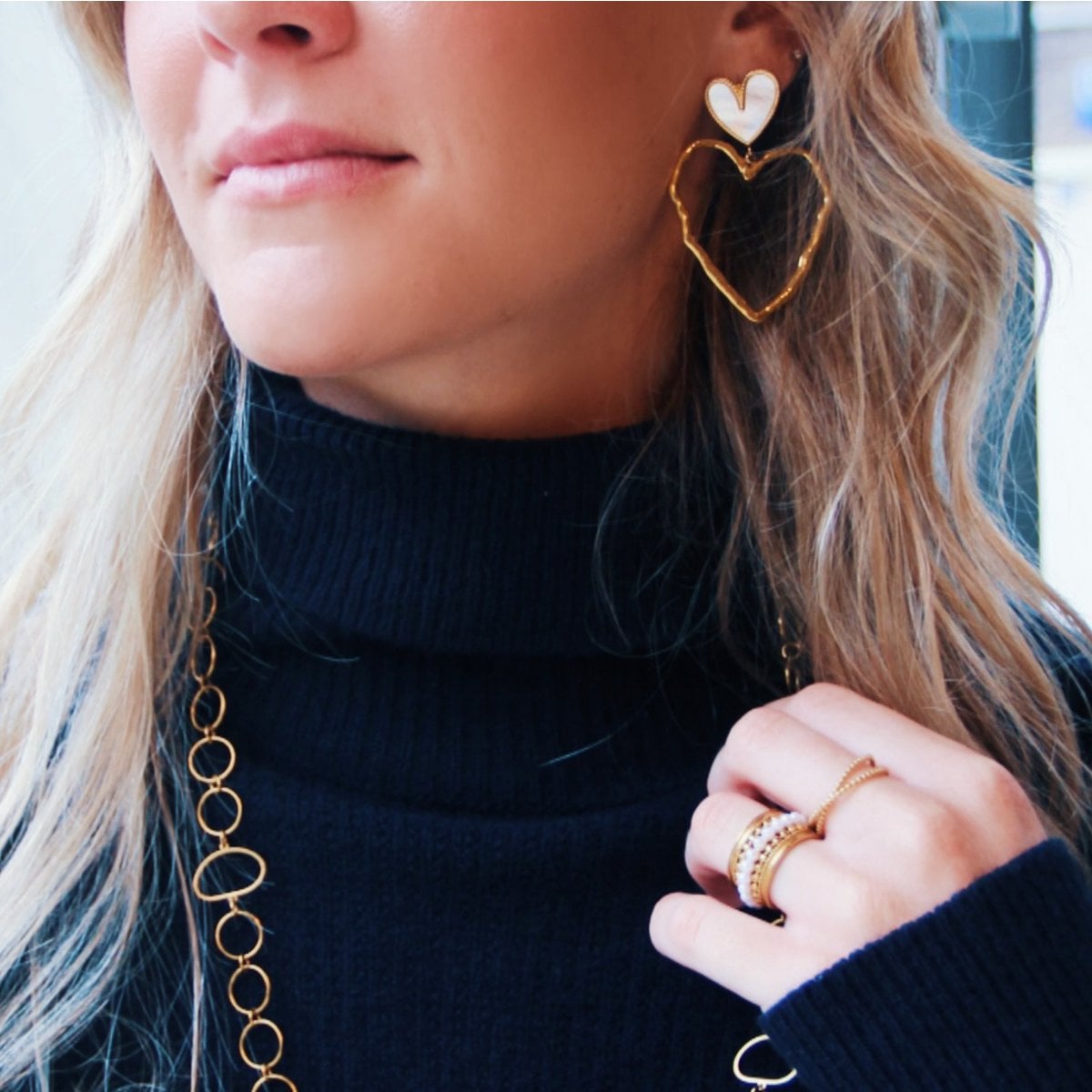 Statement earring with mother of pearl and open heart - Selva & Co