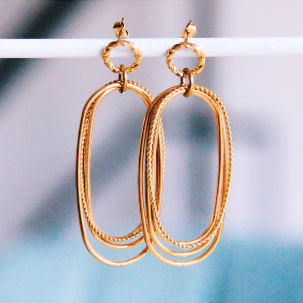 Statementoorbel ovale en gedraaide ringen - goud - Selva & Co