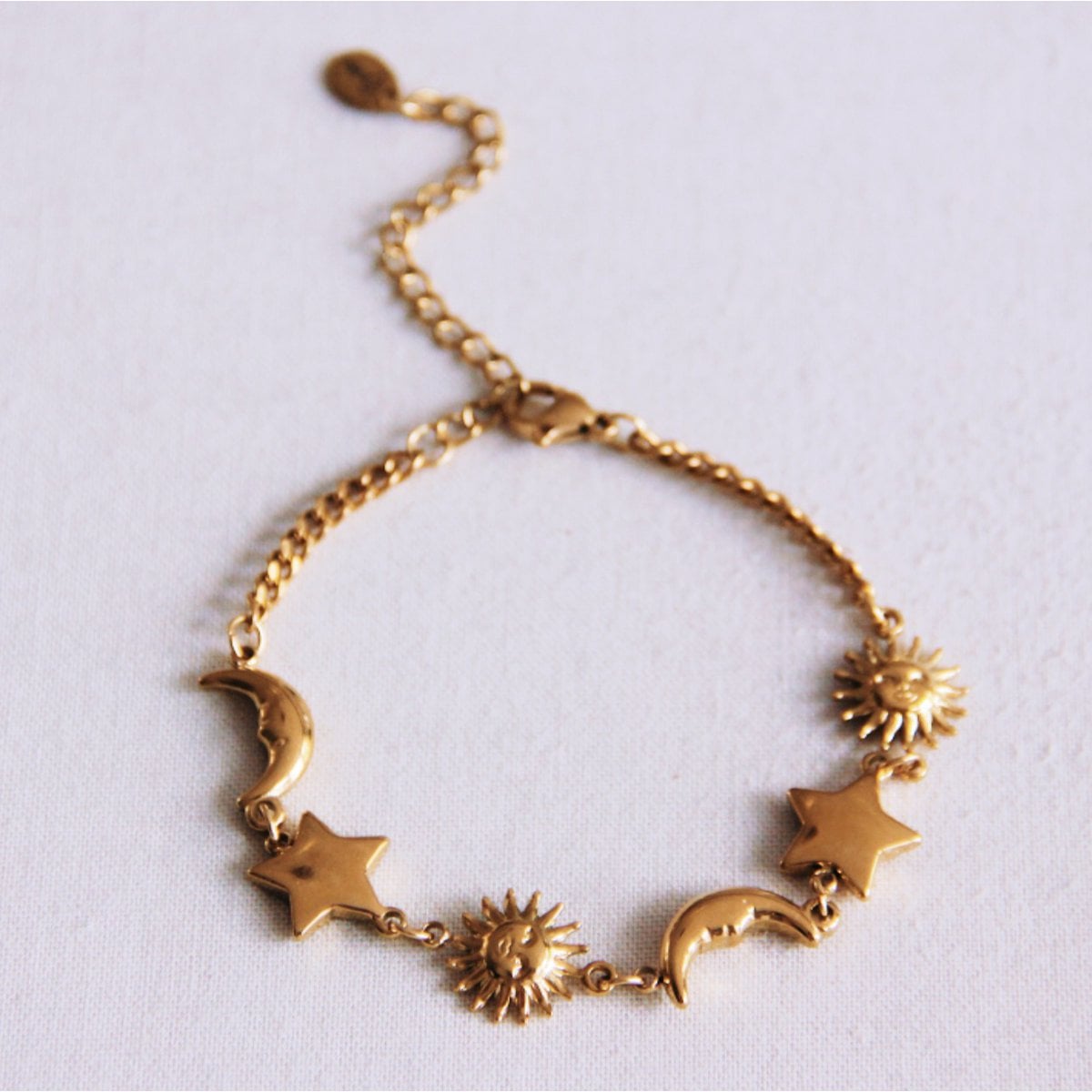 Schakelarmband met zon, maan en ster - goud - Selva & Co