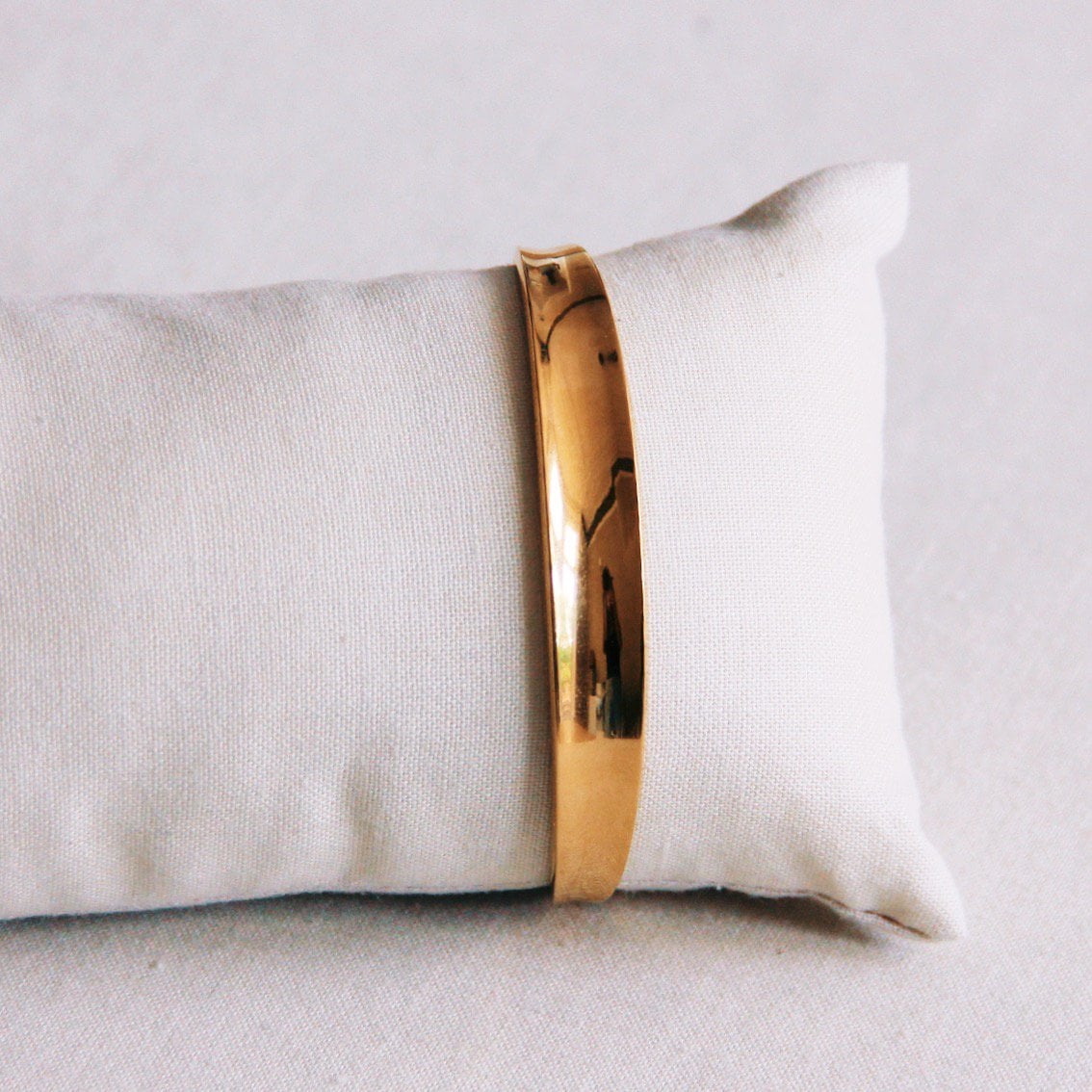 Glanzende open bangle - goud - Selva & Co