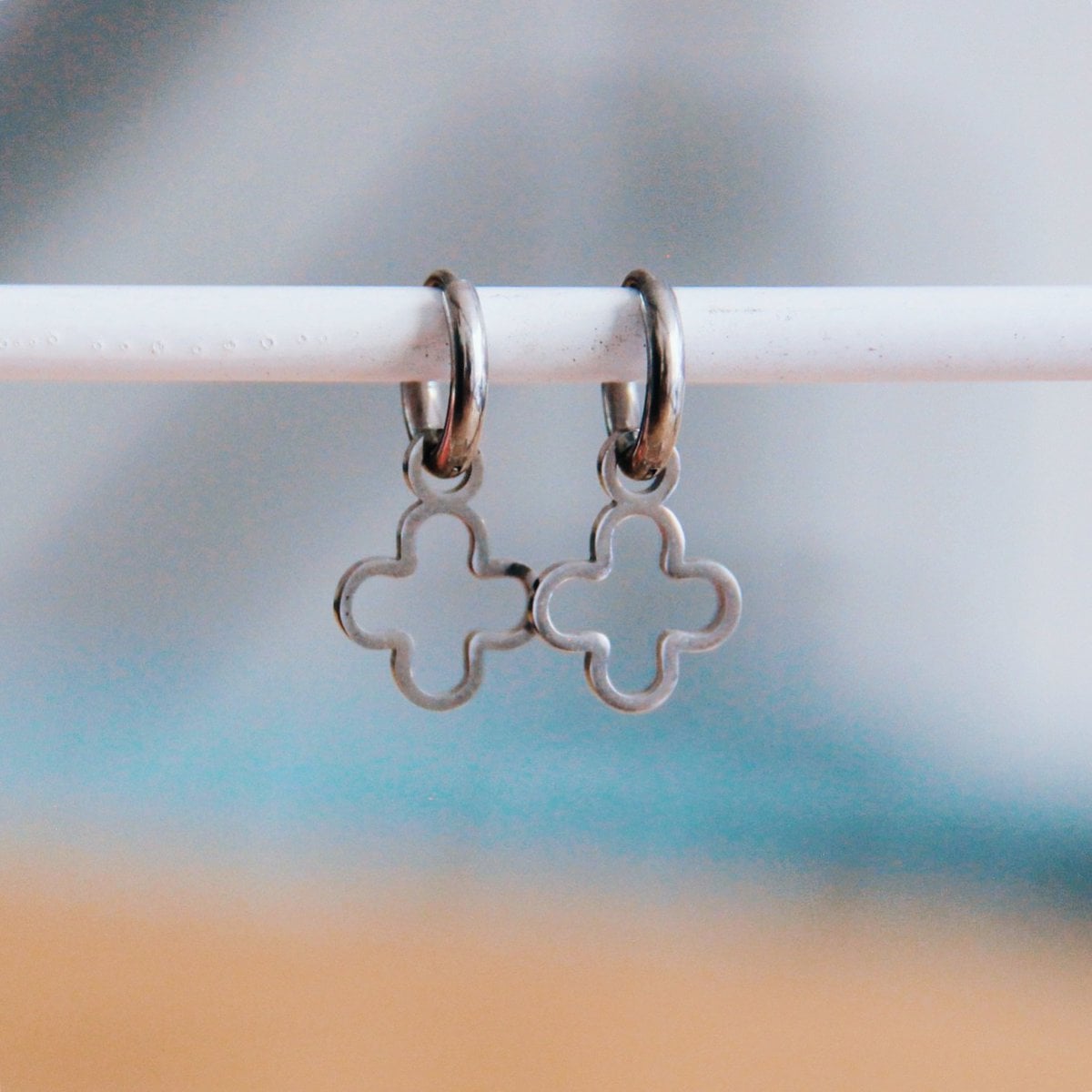Stainless steel earrings with open clover - silver - Selva & Co