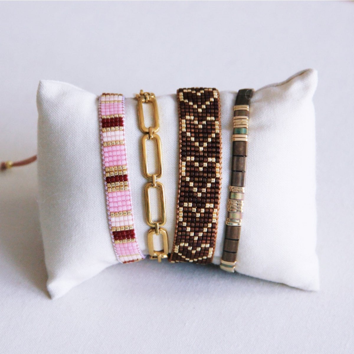 Miyuki- armband met verweven hart - donkerbruin/goud - Selva & Co