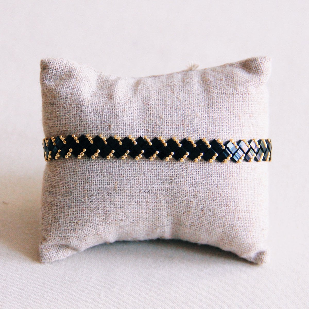 Gevlochten Tilabead-armband - zwart - Selva & Co