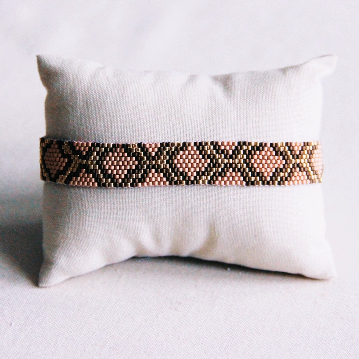 Geweefde miyuki- armband met slangenpatroon - bruin/beige - Selva & Co