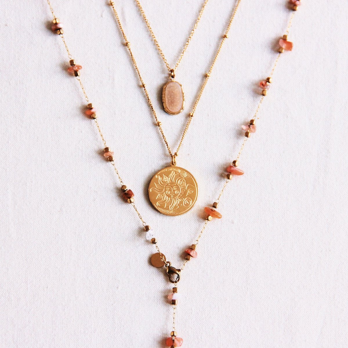 RVS fijne ketting met bolletjes en maan/zon bedel – goud - Selva & Co