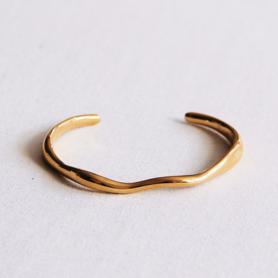 Bangle wave small - gold - Selva & Co