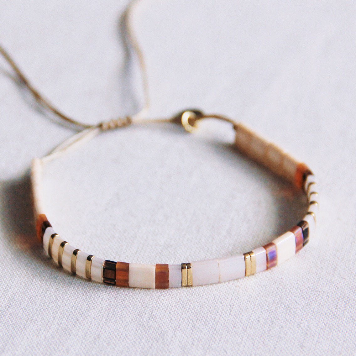 Tilabead Bracelet Taupe / Nude / Goldplated - Selva & Co