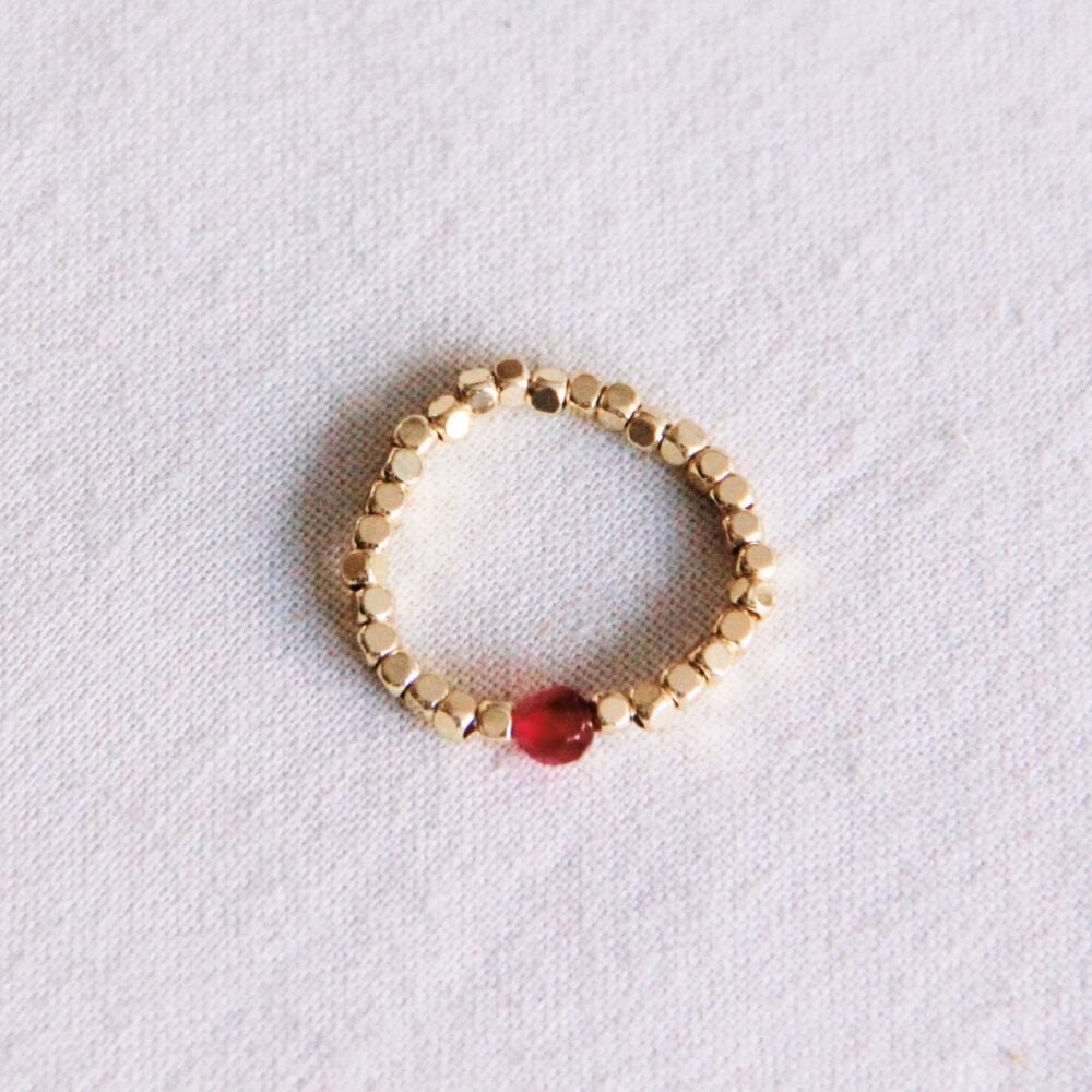 Elastische ring met natuurlijke steen - fuchsia - Selva & Co