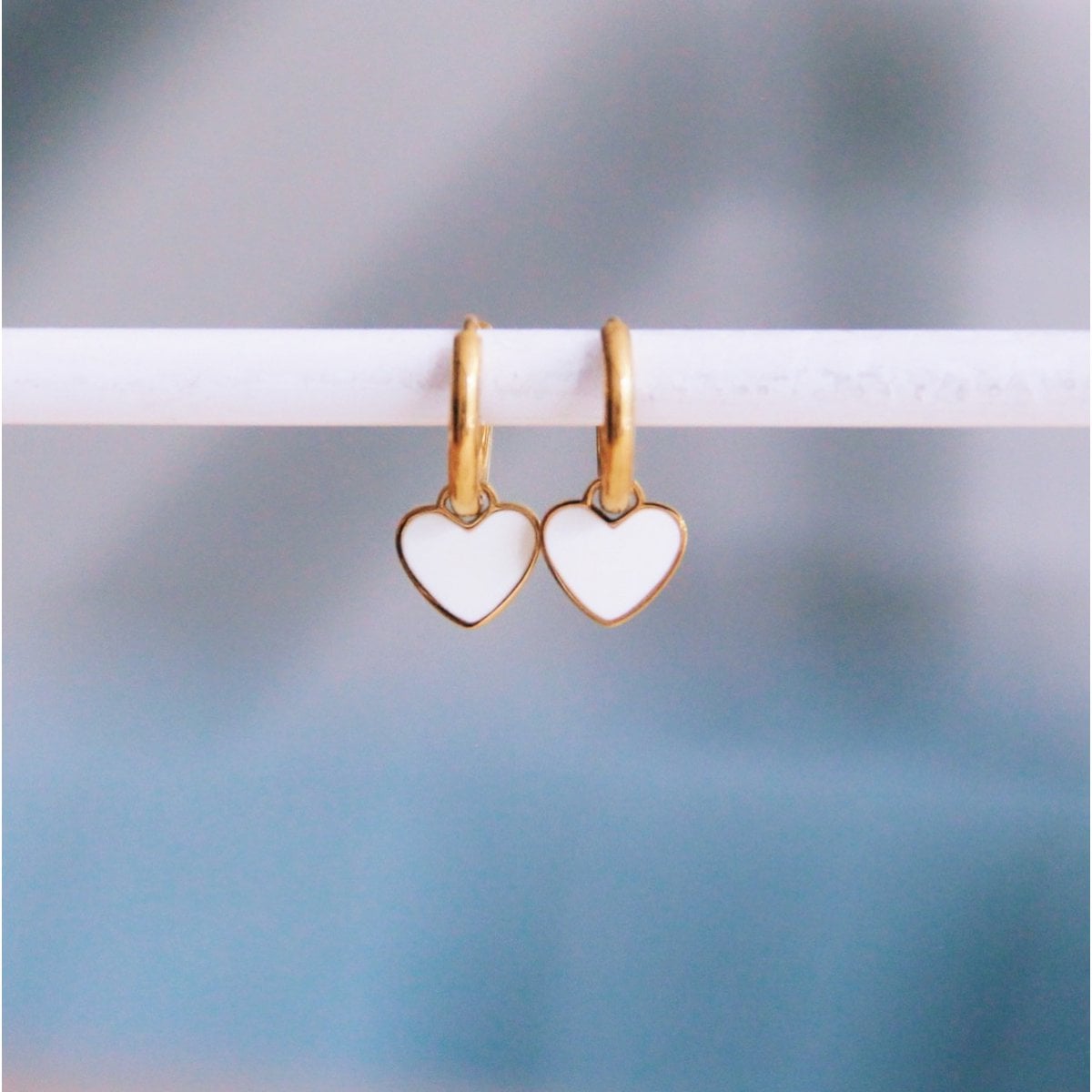 Stainless steel hoop earrings with mini heart – white - Selva & Co