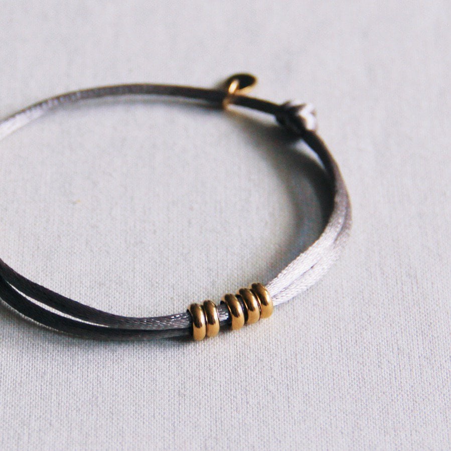 FW105 - Satin bracelet with rings - taupe / gold - Selva & Co