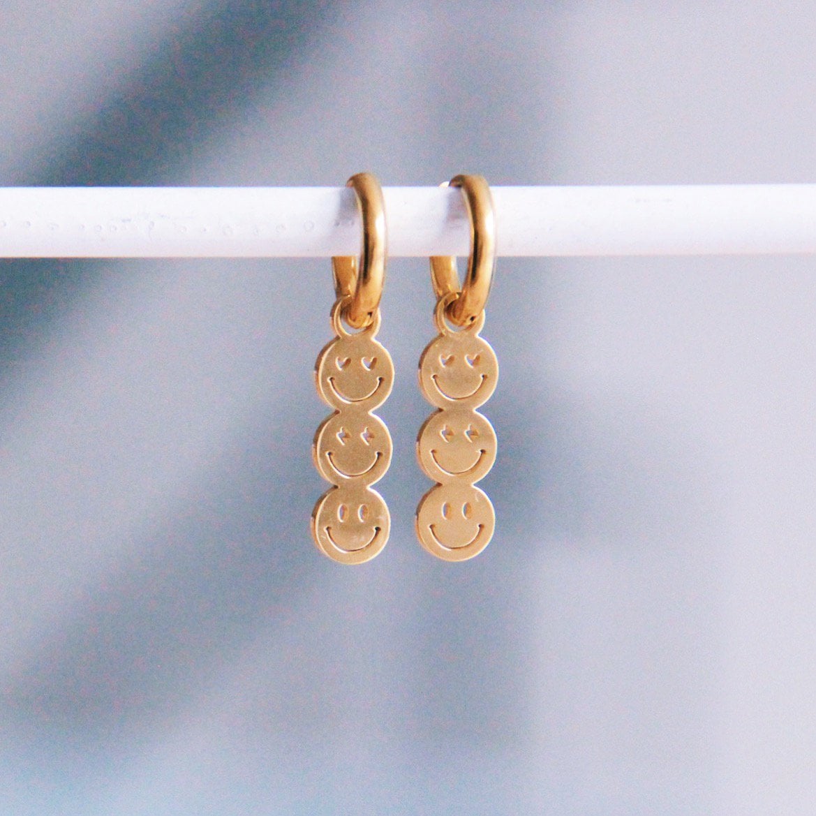 RVS creolen met 3 smileys – goud - Selva & Co