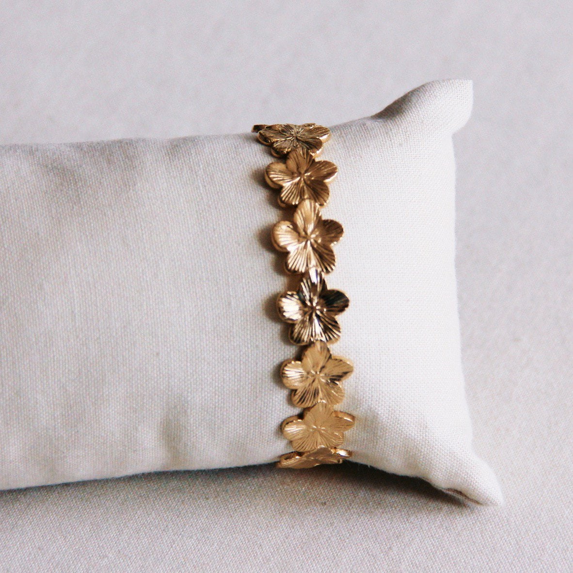 Bangle bloemen - goud - Selva & Co