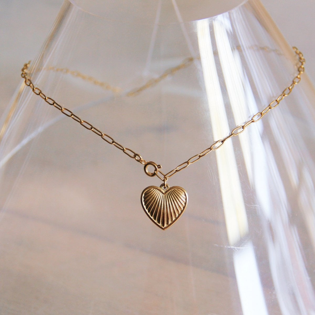 RVS D-ketting met gedecoreerd hart - goud - Selva & Co