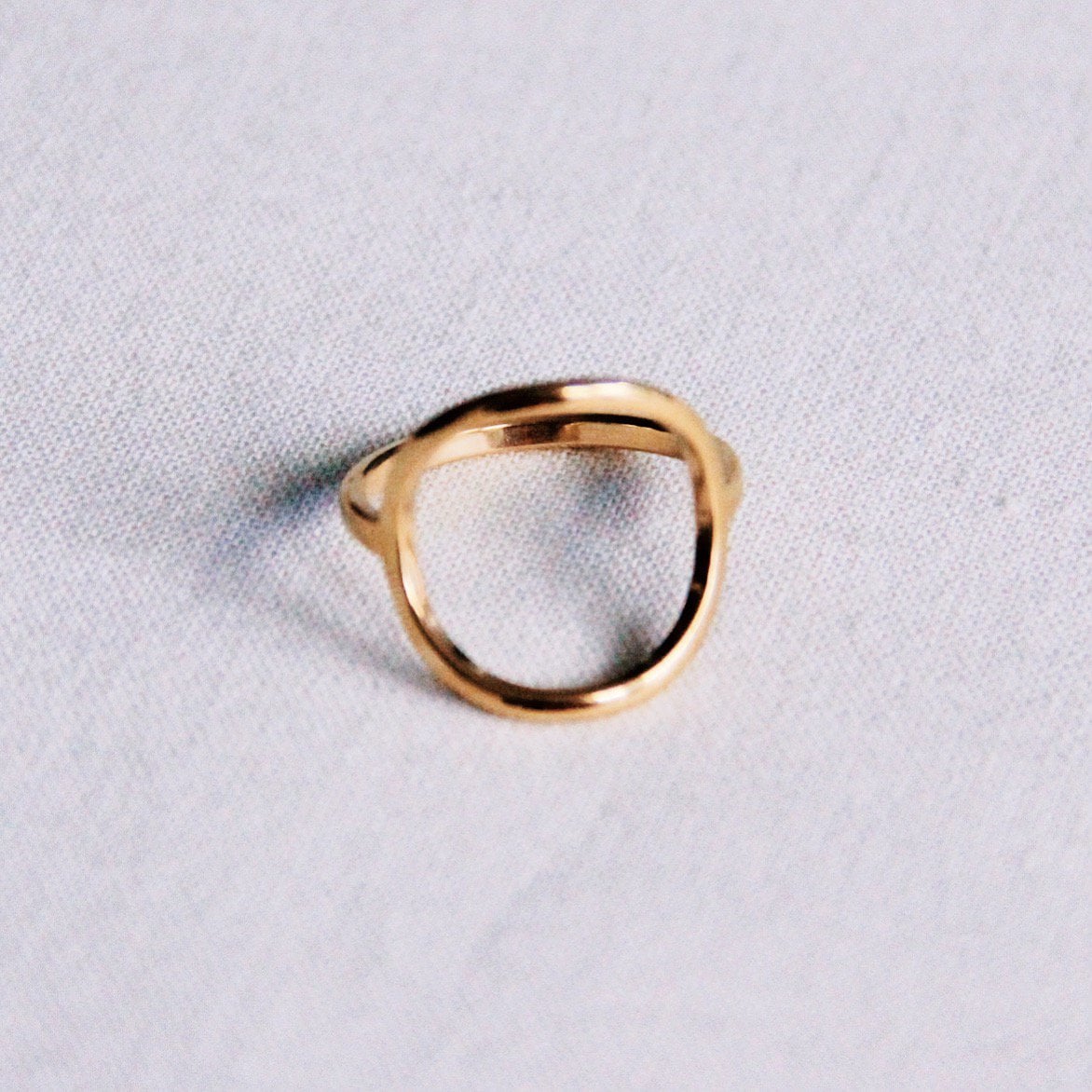 Stalen ring met open ronde vorm - goud - Selva & Co