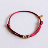 Satijnen armband met ringen – bordeaux/goud - Selva & Co