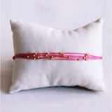 Vierdubbele satijnen armband met kralen - fuchsia - Selva & Co