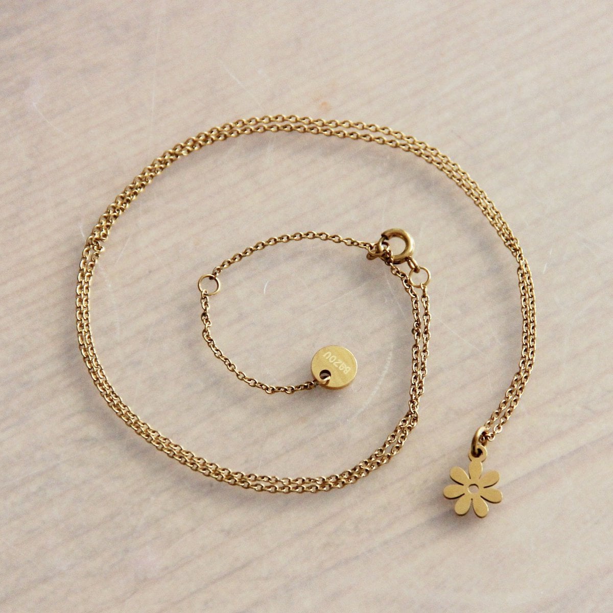 RVS fijne ketting met mini bloem - goud - Selva & Co