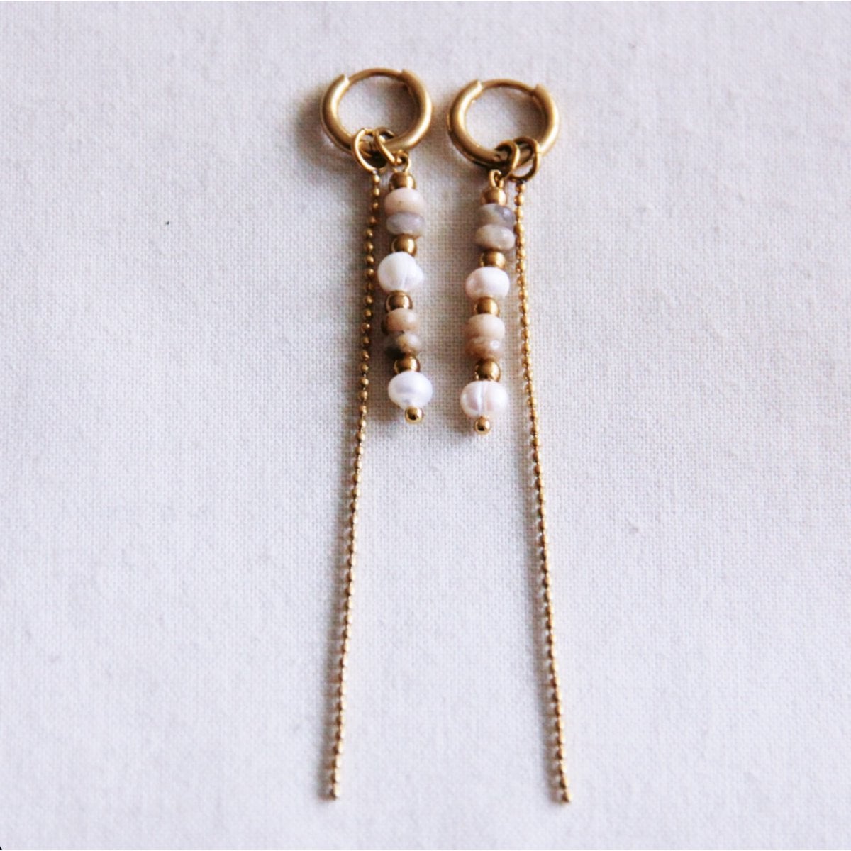Stainless steel hoop earrings with facets and chain - nude - Selva & Co
