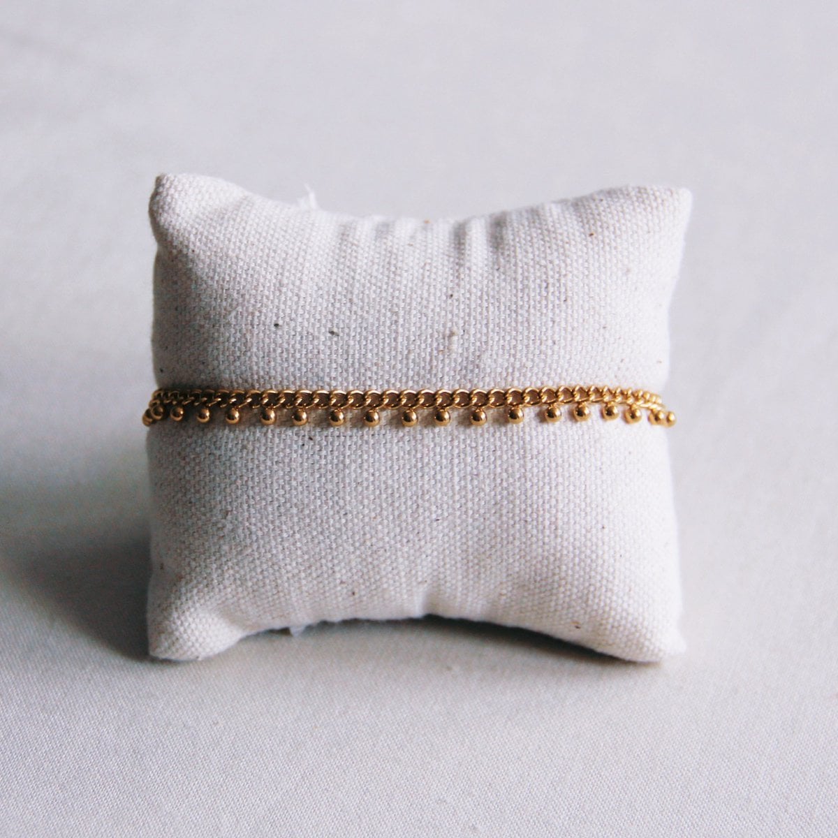 SA834: Steel chain bracelet with balls - gold - Selva & Co