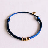 Satijnen armband met ringen – donkerblauw/goud - Selva & Co