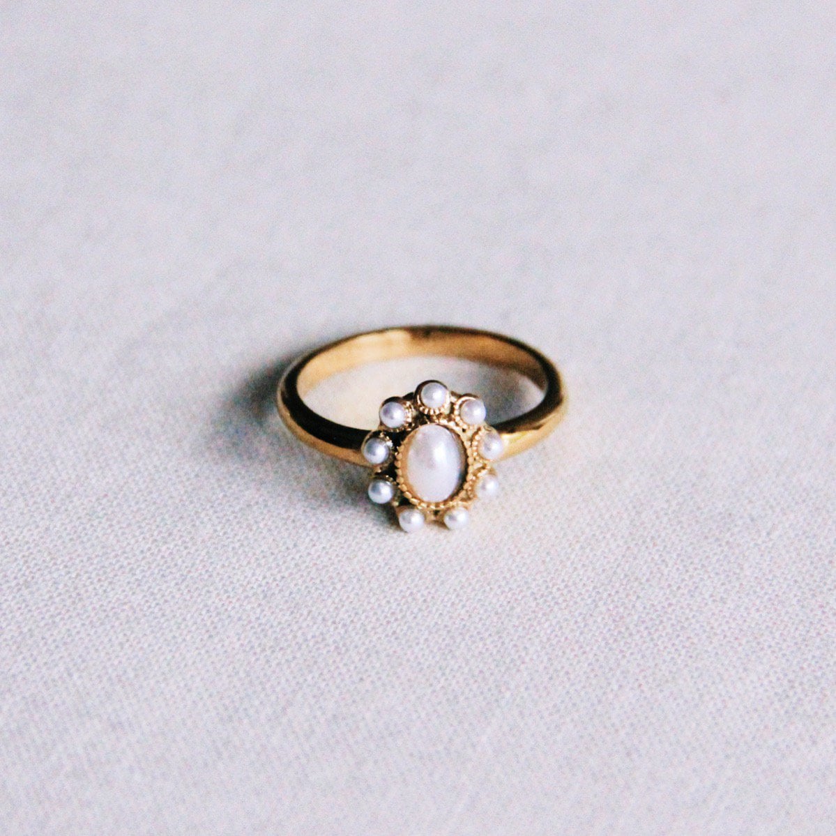 Vintage ring van roestvrij staal met parelstenen - goud - Selva & Co