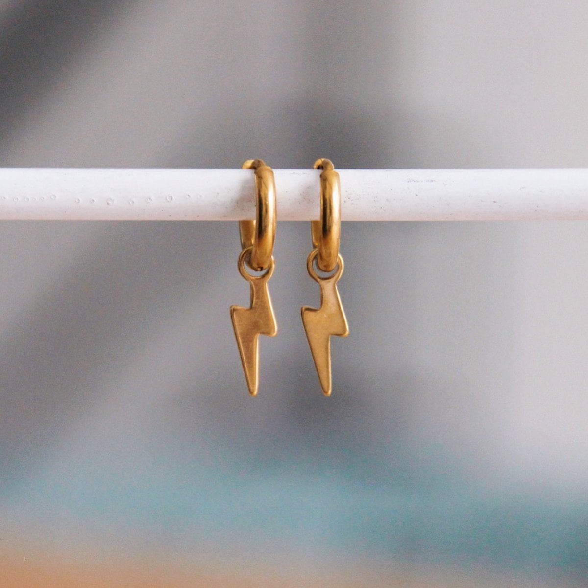 Stainless steel creoles with lightning - gold - Selva & Co