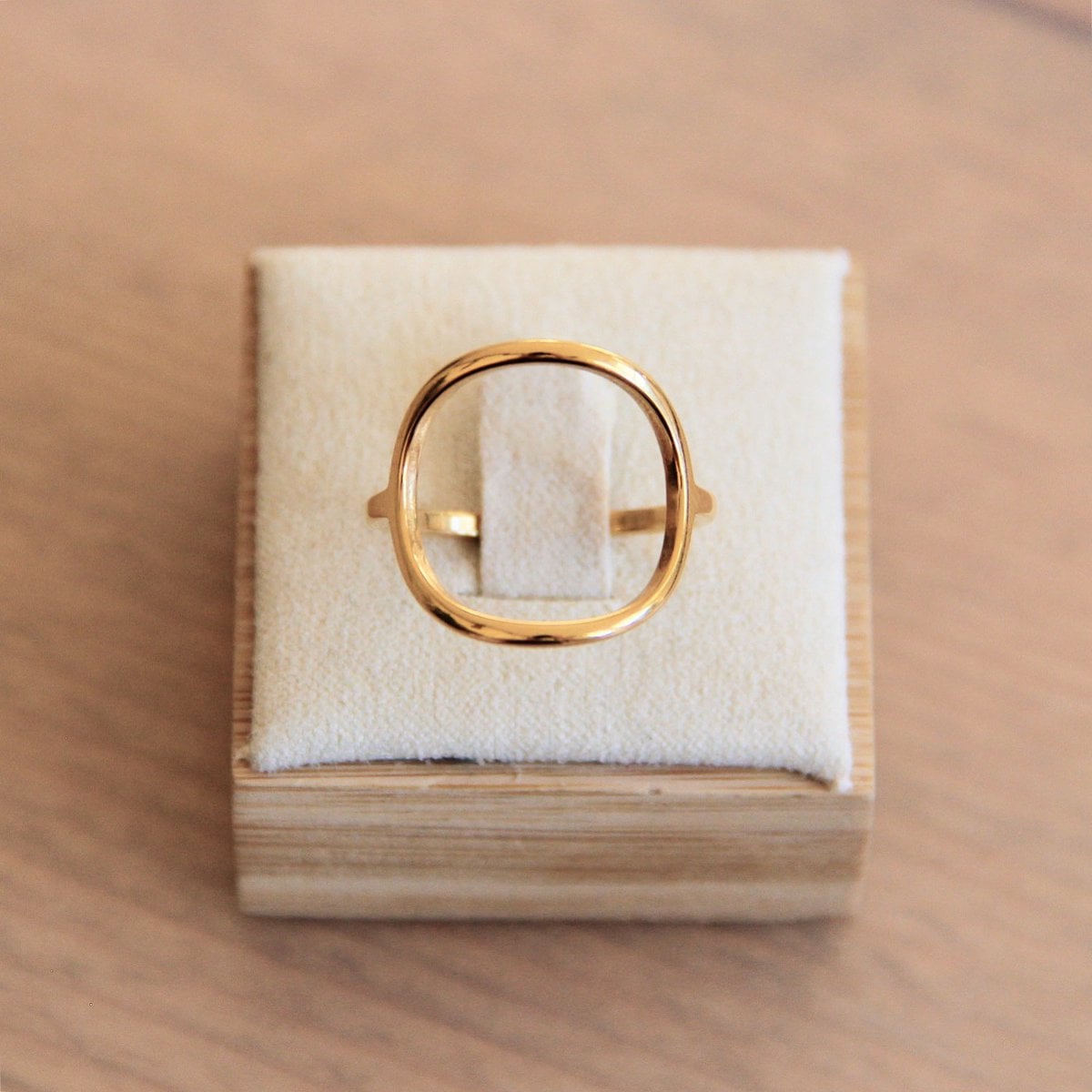 Stalen ring met open ronde vorm - goud - Selva & Co