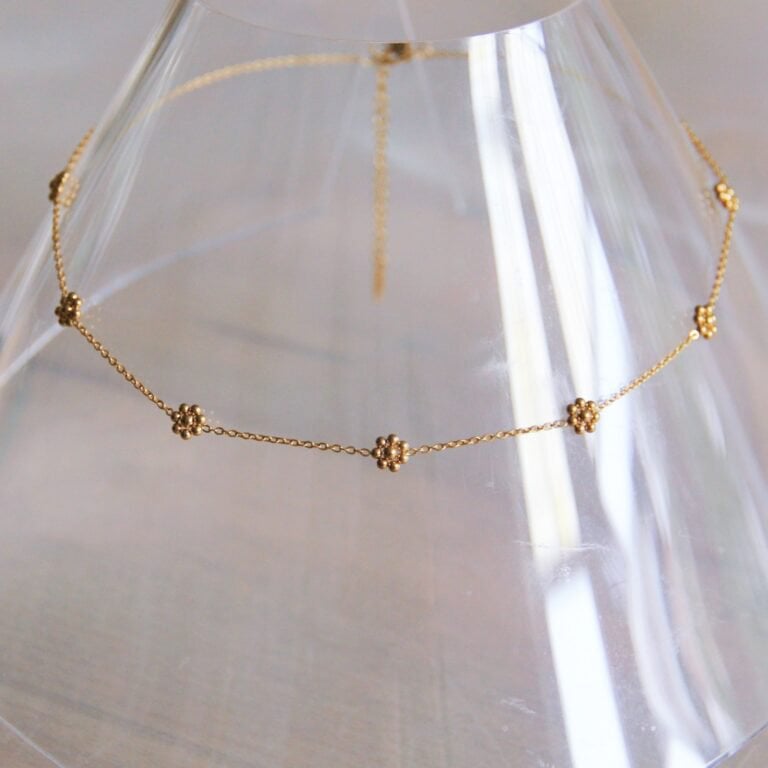 Stainless steel fine daisy flower necklace - gold - Selva & Co
