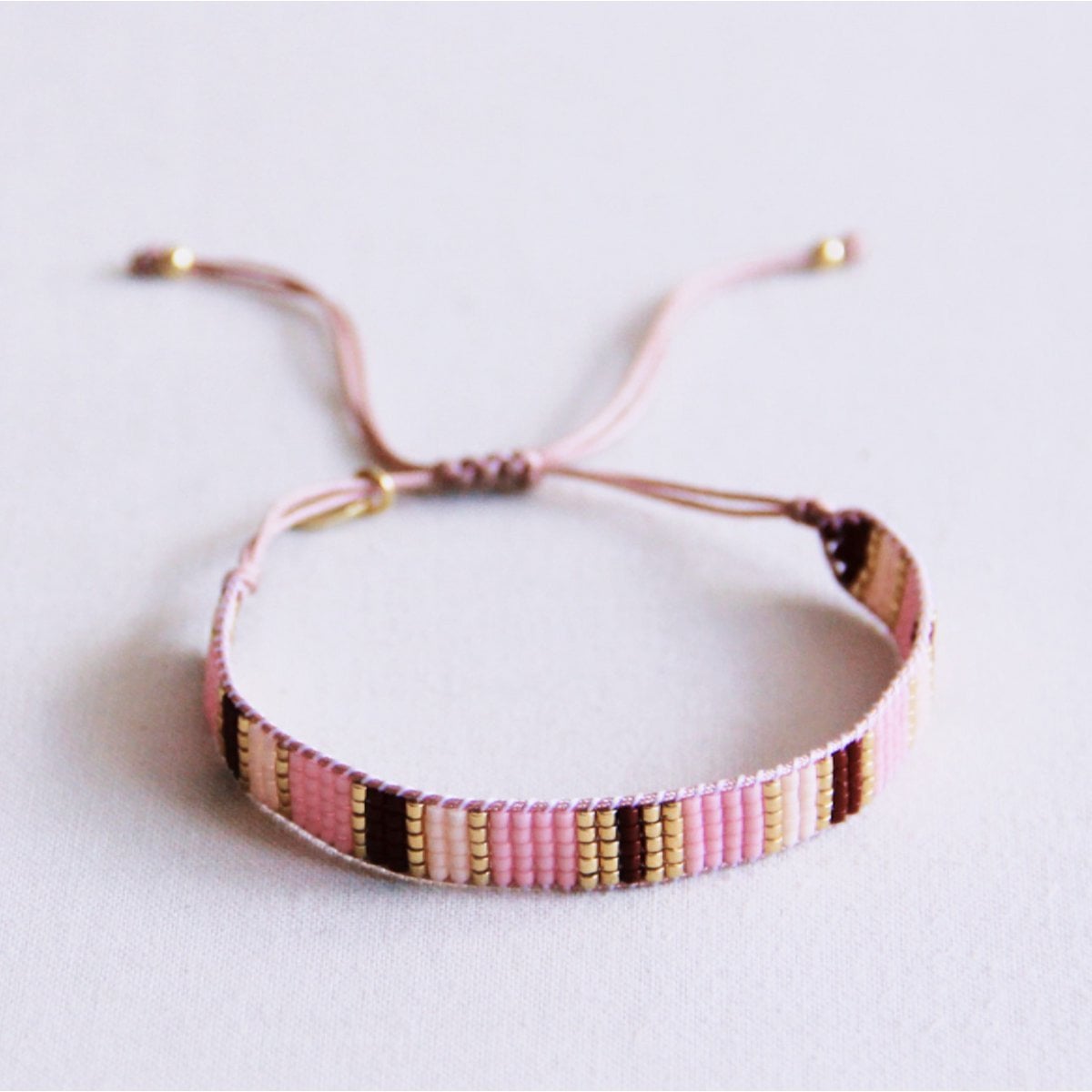 Geweven miyuki- armband gestreept - naakt/roze/bruin - Selva & Co