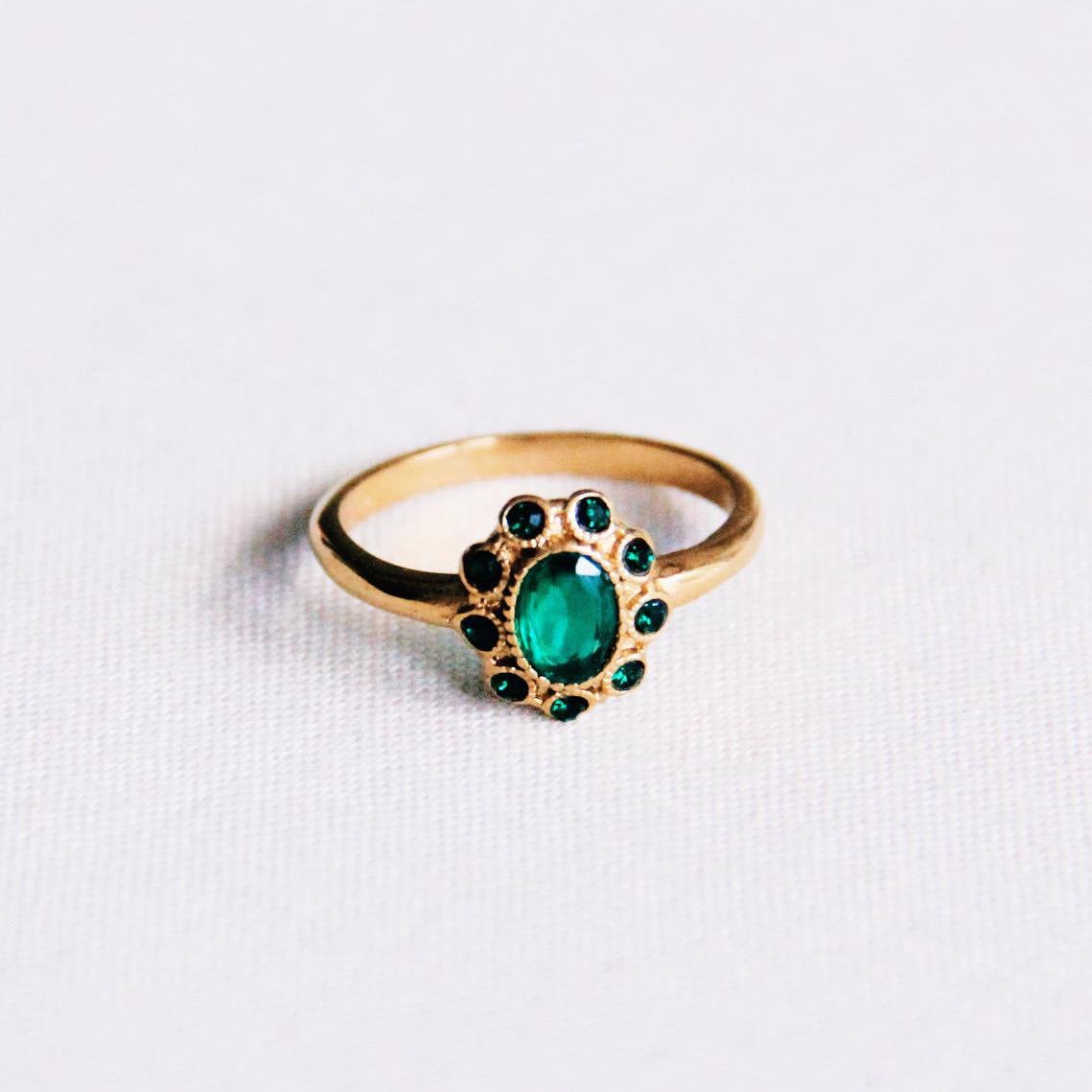 Vintage ring van roestvrij staal met groene stenen - goud - Selva & Co